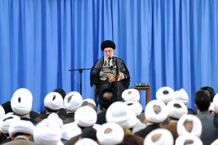 روحانی در جمع صمیمی ایرانیان مقیم آمریکا، مزایده اولین اتومبیل علی کریمی، قهرمانی...