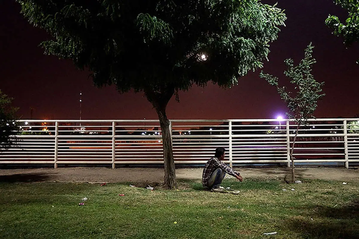 (تصاویر) بزم شبانه معتادان در پارکهای تهران