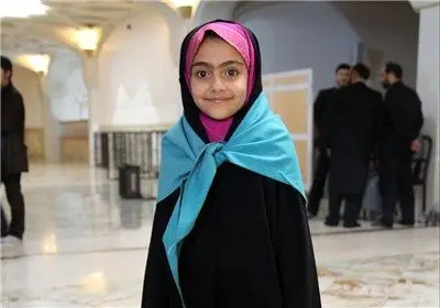 ارسال هدیه از سوی مقام معظم رهبری برای جشن تکلیف آرمیتا رضایی نژاد