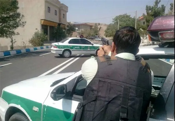 نبردخیابانی‌ پلیس با شروری مسلح در بومهن