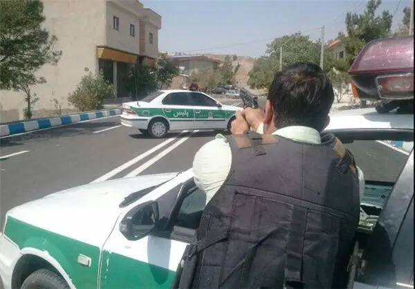 نبردخیابانی‌ پلیس با شروری مسلح در بومهن