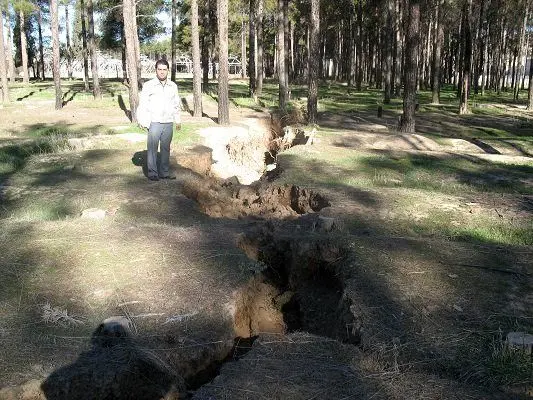 زنگ خطر برای تخت جمشد
