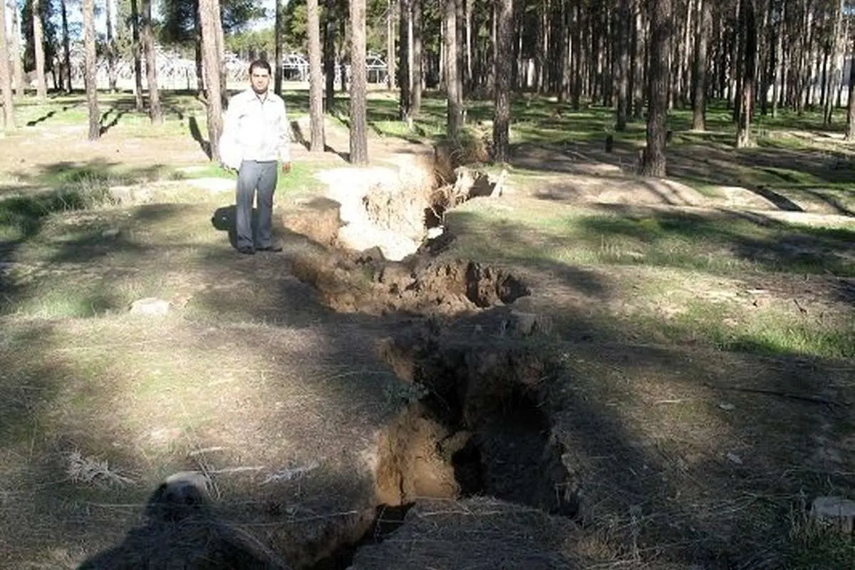 زنگ خطر برای تخت جمشد