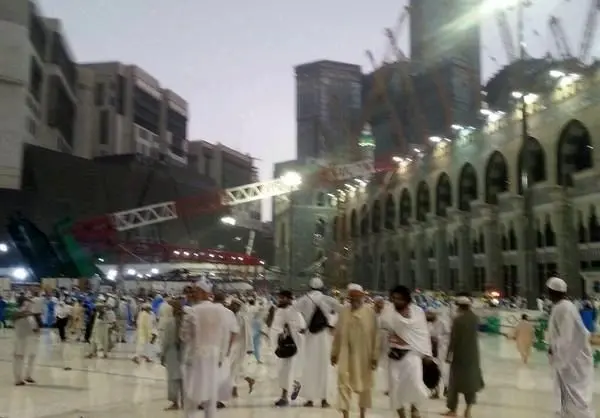 سقوط جرثقیل در مسجدالحرام ده‌ها کشته به جا گذاشت