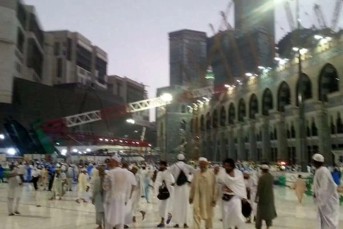 سقوط جرثقیل در مسجدالحرام دهها کشته به جا گذاشت