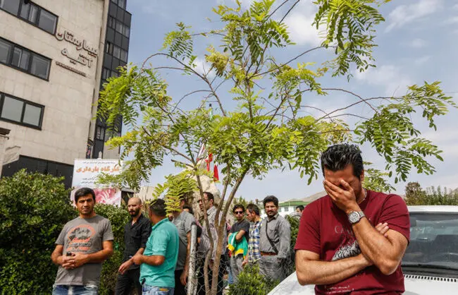 (تصاویر) تجمع هواداران هادی نوروزی مقابل بیمارستان