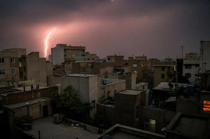 (تصاویر) رعد وبرق در آسمان تهران