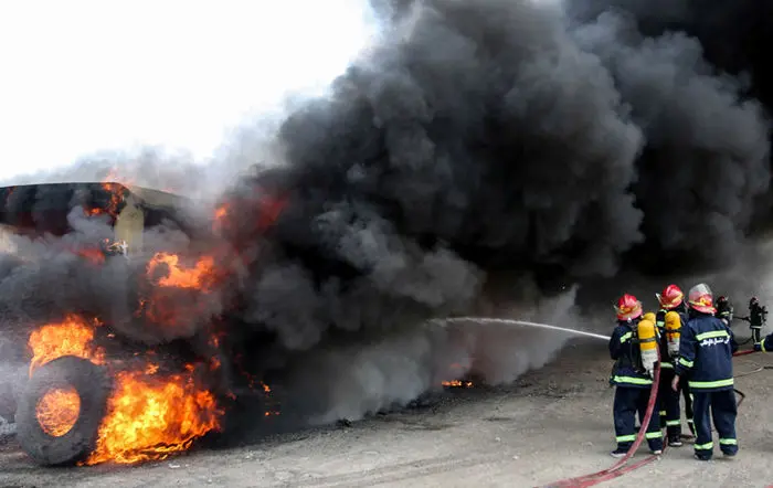 (تصاویر) مانور زنان آتش‌نشان