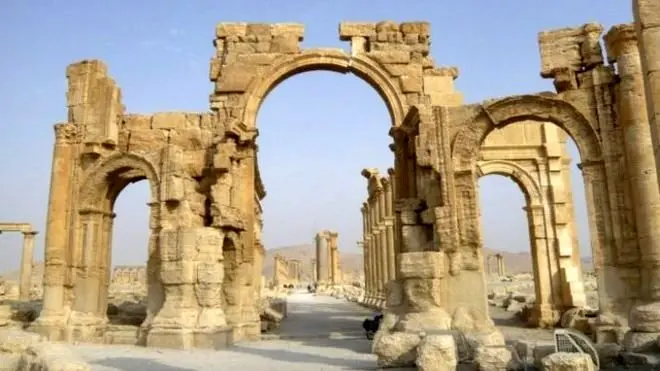 داعش طاق پیروزی پالمیرا را تخریب کرد
