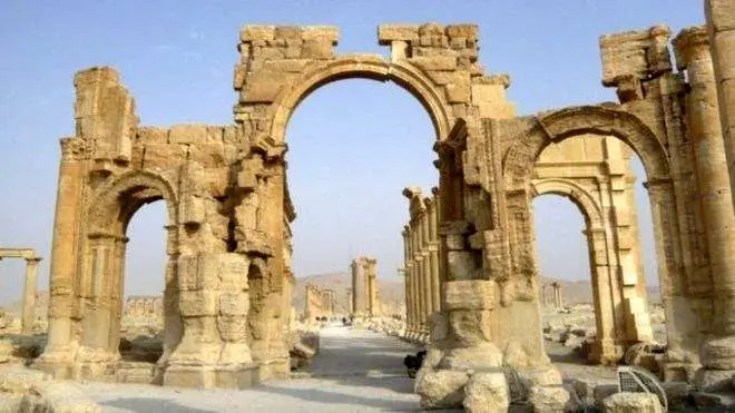 داعش طاق پیروزی پالمیرا را تخریب کرد