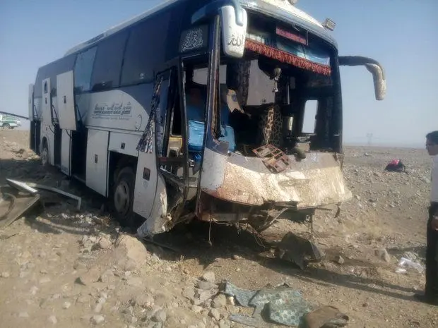 ۲۵ زخمی  بر اثر برخورد اتوبوس با شتر