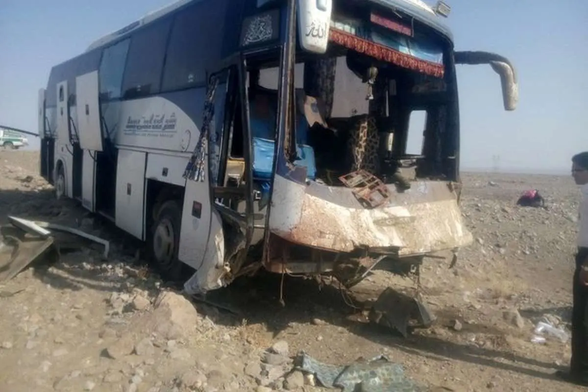 ۲۵ زخمی بر اثر برخورد اتوبوس با شتر