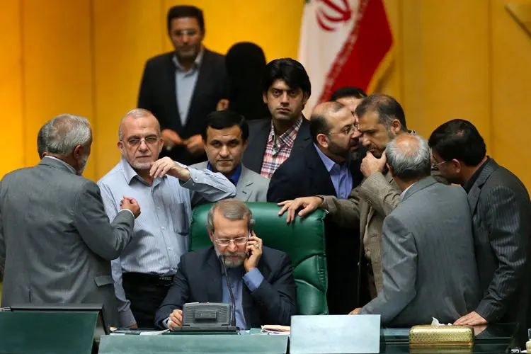 جنجال در مجلس، تهدید صالحی توسط نمایندگان، تشییع پیکر سردار همدانی، جشن سالانه موسیقی، شوخی در فوتبال و ...