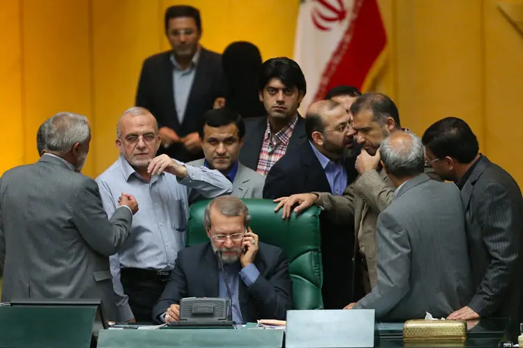 جنجال در مجلس، تهدید صالحی توسط نمایندگان، تشییع پیکر سردار همدانی، جشن سالانه موسیقی، شوخی در فوتبال و ...