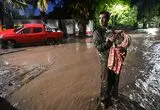 سیلاب ناگهانی خودروها را با خود برد