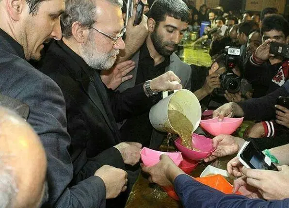 (تصویر) پذیرایی لاریجانی از عزاداران