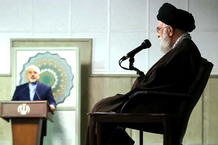 دیدار مسئولان وزارت خارجه با رهبر انقلاب، دفاع بابک زنجانی، هنرمندان در اکران خصوصی،...