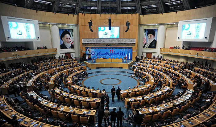 (تصاویر) رونمایی از مجسمه ظریف