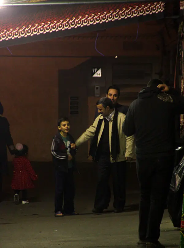 (تصاویر) احمدی‌نژاد در جمع عزاداران نارمک