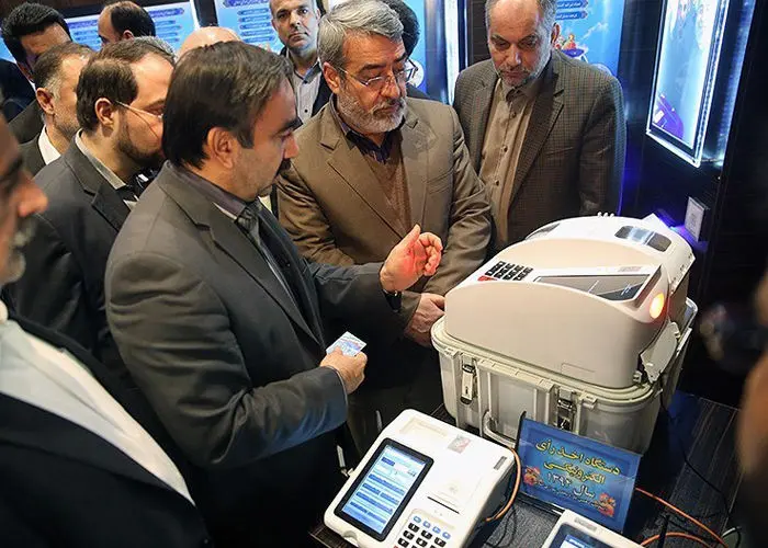(تصاویر) رونمایی از دستگاه اخذ رای‌ انتخابات