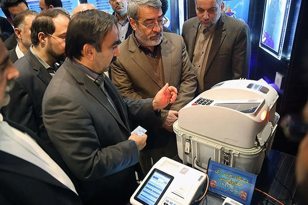 (تصاویر) رونمایی از دستگاه اخذ رای انتخابات