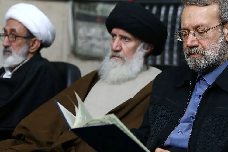 تلاش برای بوسیدن دست وزیر، در حاشیه مسابقات فوتبال، پیست اسکی توچال، آتش‌سوزی در عینک‌فروشی، سیلاب و ...