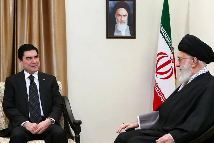 دفاع شجاعانه مادر از فرزند، ورود رؤسای جمهور به تهران، بی‌تابی در مراسم تدفین شهید،...