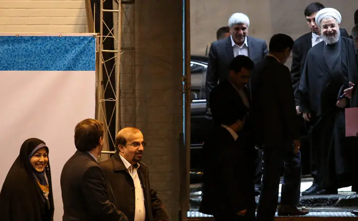 (تصاویر) درگیری دانشجویان در حضور روحانی