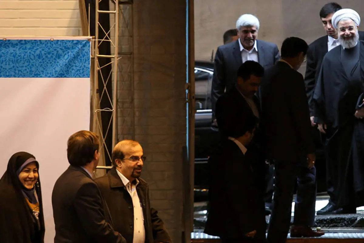 (تصاویر) درگیری دانشجویان در حضور روحانی