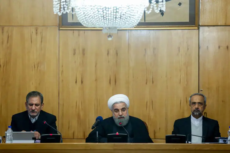 بارش برف در شهرهای کشور، جلسه هیأت دولت، جشنواره برفی، تشییع شهدا، زندگی در هوای آلوده، دنیای حیوانات و ...