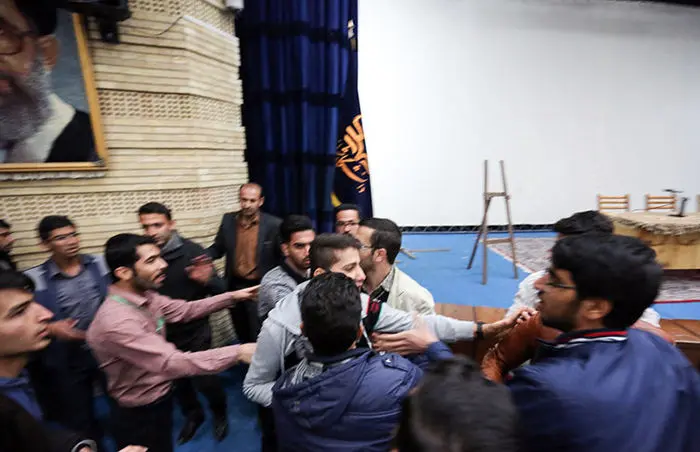 (تصاویر) تنش در جریان سخنرانی صادق خرازی