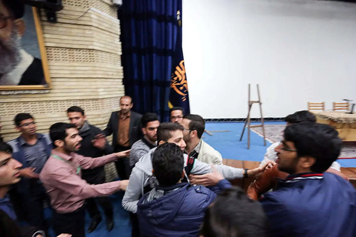 (تصاویر) تنش در جریان سخنرانی صادق خرازی