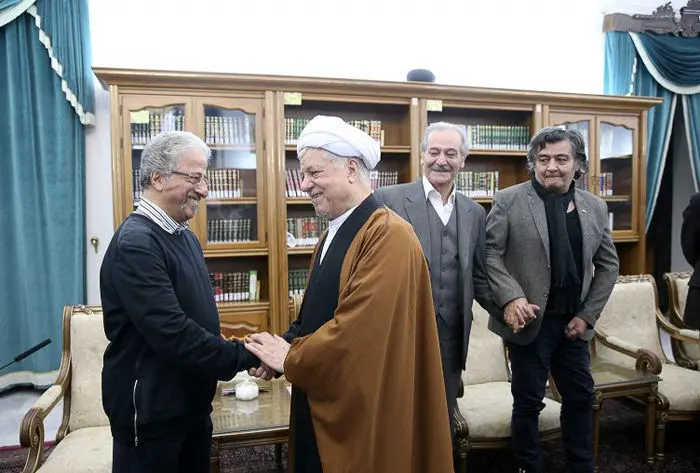 (تصاویر) دیدار جمعی از هنرمندان با هاشمی