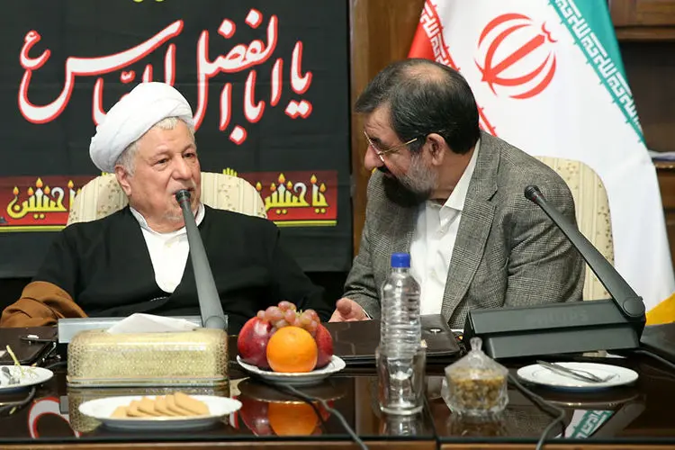 صحبت رضایی و هاشمی در مجمع، در گوشی با قالیباف، زائران در مناطق مرزی، دستگیری سارقان...