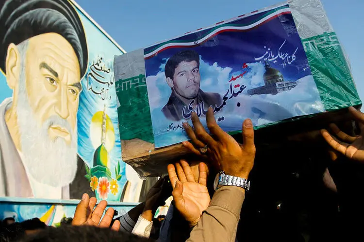 ترافیک در جاده، بارش برف پاییزی، گردش در هوای پاک، مراسم مخصوص کریسمس، لذت حقیقی از تجربه غیرحقیقی و ...
