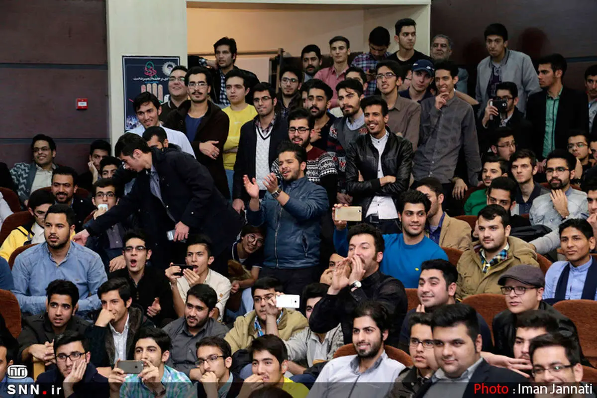 (تصاویر) مراسم9دی با حضور استند اپ کمدین معروف