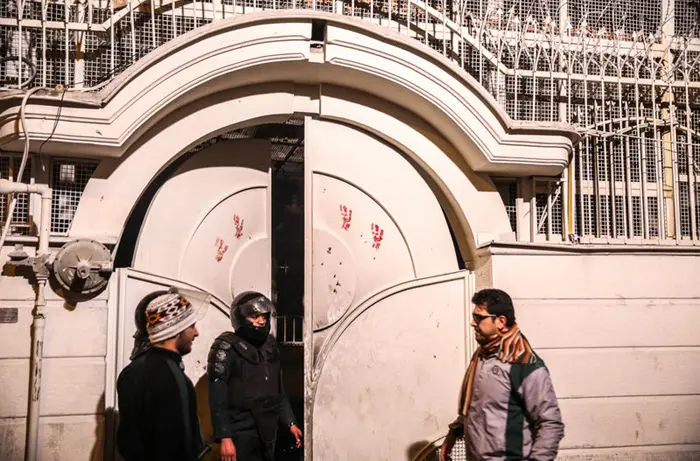 (تصاویر) آتش‌زدن سفارت عربستان در تهران