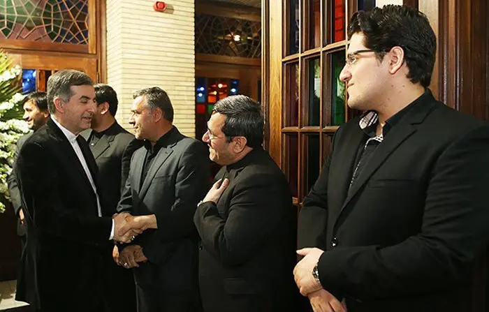(تصاویر) از مشایی تا ظریف در ختم پدر قشقاوی