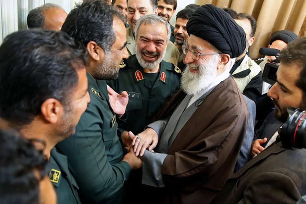 (تصاویر)دیدار عوامل‌بازداشت‌ آمریکایی‌ها با رهبرانقلاب