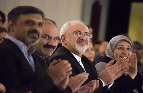 (تصاویر) ظریف و همسرش پای تئاتر علی رفیعی