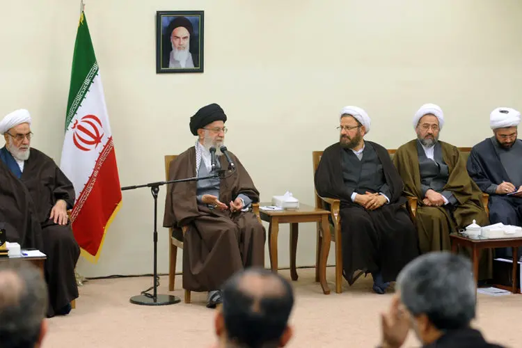 رونمایی از آلبوم گروه نیوش، اردوی آموزشی اسکی، درگیری پلیس با معترضان، نهنگ در ساحل،...