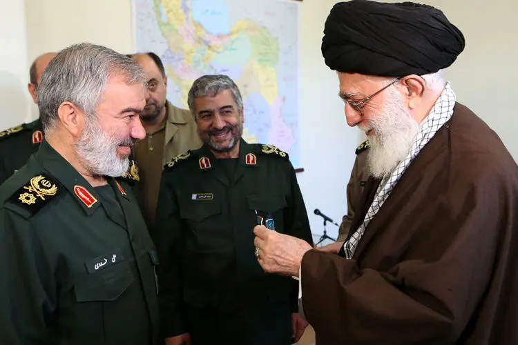 اعطای نشان به بازداشت‌کننده نظامیان آمریکایی، مراسم تجدید میثاق هیأت دولت با آرمان...