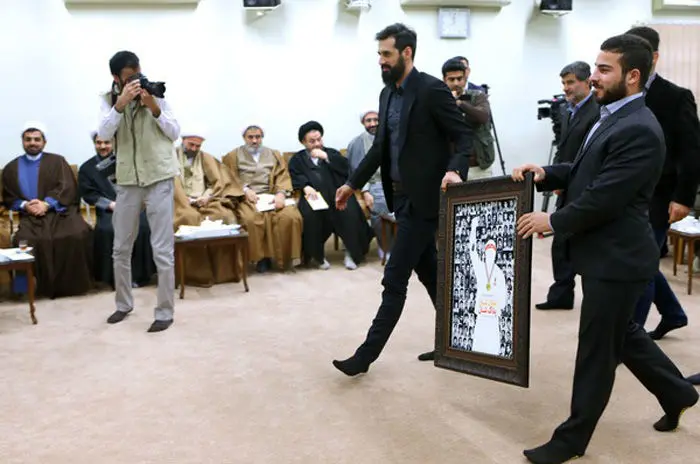 (تصاویر) دیدار رهبر انقلاب با دست‌اندرکاران کنگره شهداى ورزش