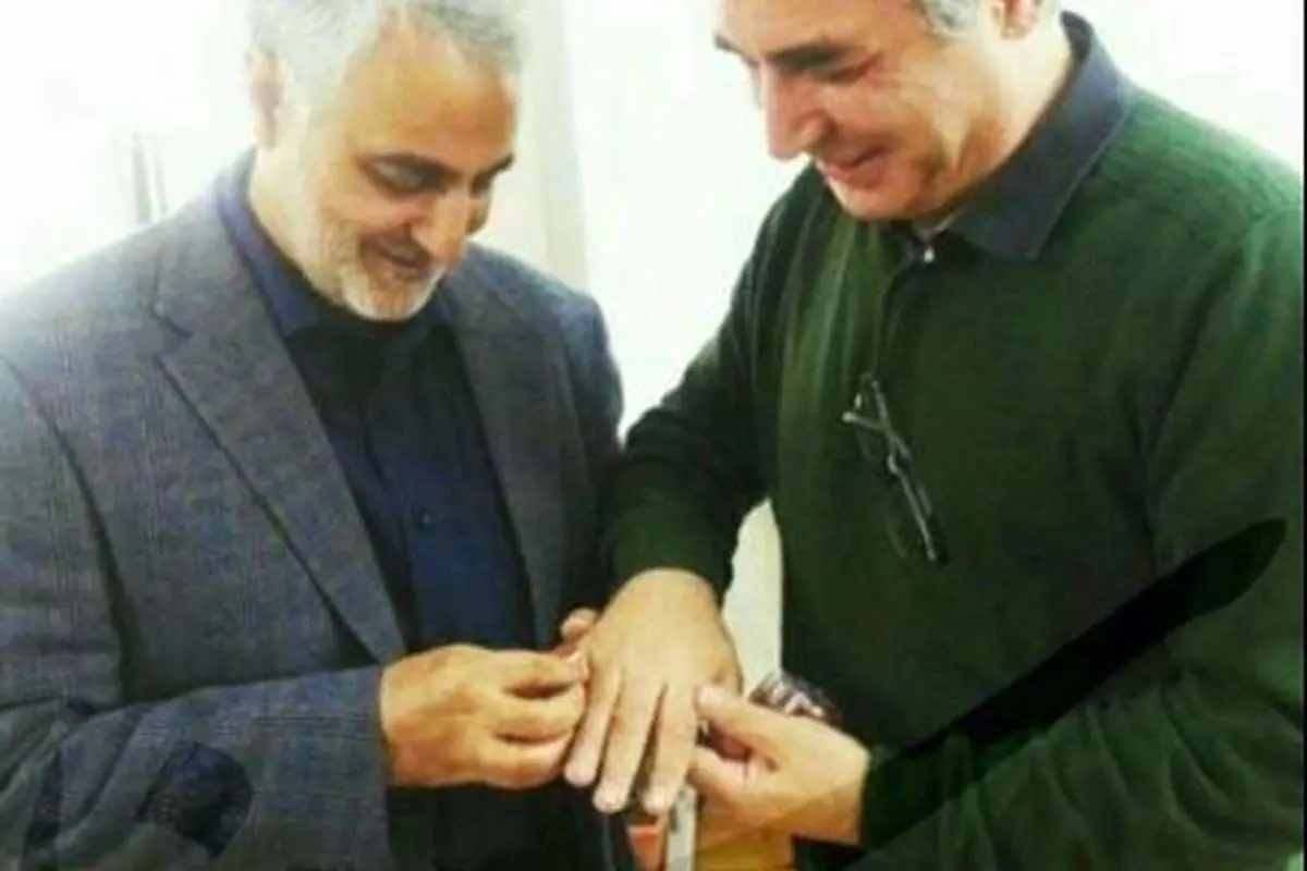 (تصویر) هدیه سردار سلیمانی به حاتمیکیا