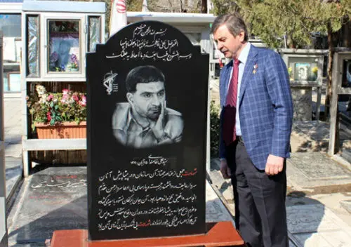 فضانورد برجسته روس بر مزار شهید طهرانی مقدم