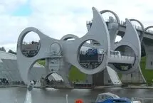 چرخ فالکرک؛ شاهکار مهندسی اسکاتلند که قایق‌ها را با یک چرخش جابه‌جا می‌کند
