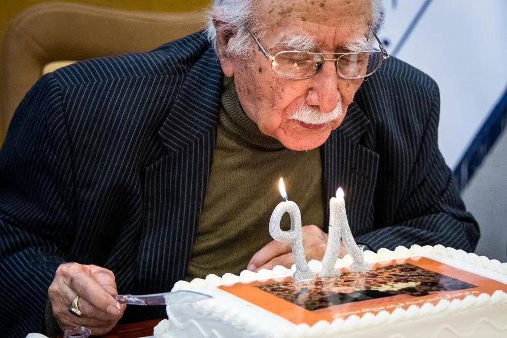 تصاویر؛ مراسم تولد ۹۸ سالگی فتح الله مجتبایی