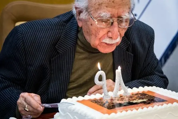 تصاویر؛ مراسم تولد ۹۸ سالگی فتح الله مجتبایی