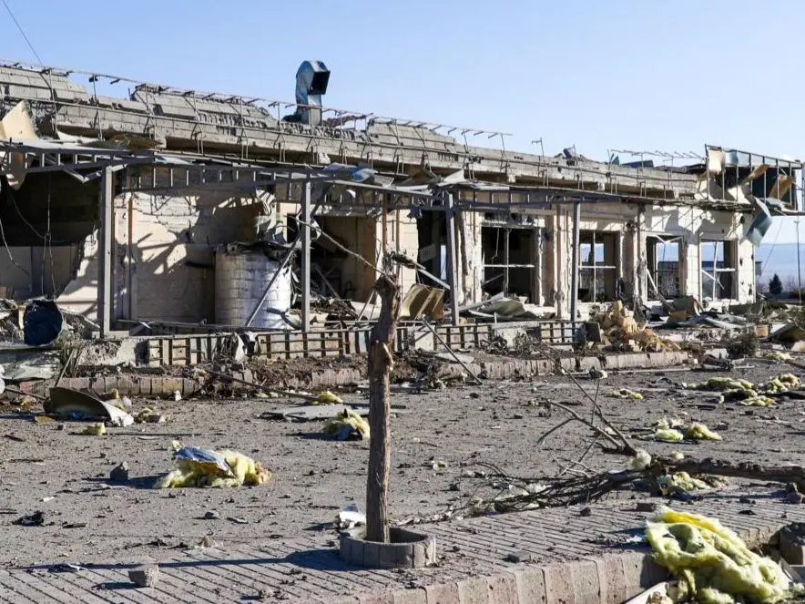 تصاویر؛ آثار حمله هوایی به مجتمع بین راهی در زنجان