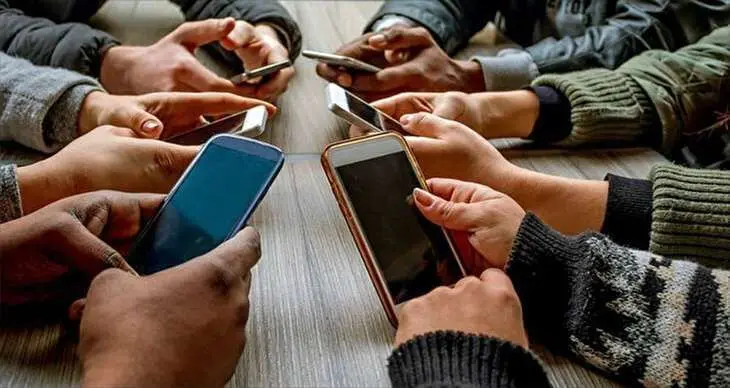 چرا بحث‌های سیاسی در فضای مجازی هیچ‌کس را قانع نمی‌کند؟